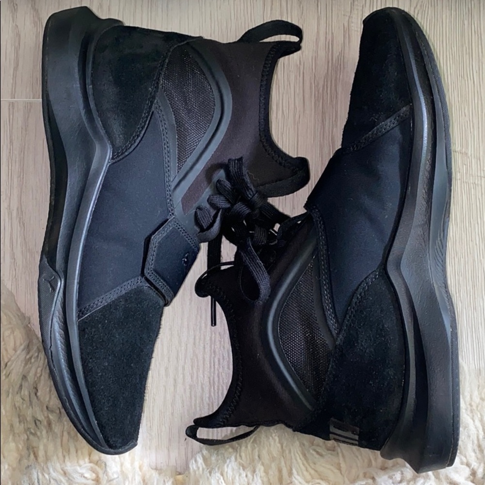 PUMA SNEAKERS